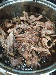Shred the meat from the bones and reheat in the braising liquor. Shred the meat from the bones and reheat in the braising liquor.