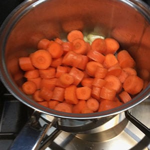 Add the carrots and fry for 5 minutes. Add the carrots and fry for 5 minutes.