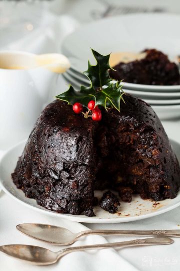 Traditional Christmas pudding | Recipes Made Easy