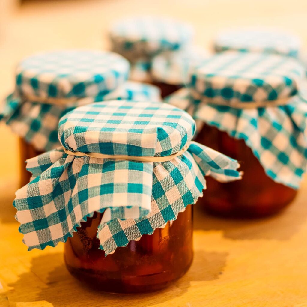 How to sterilise jars, test for set, pot and seal jars when making jams