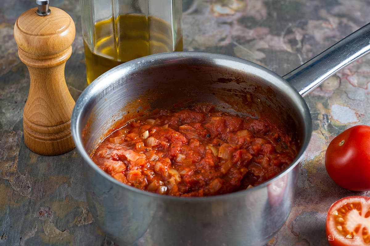 How To Make Really Easy Tomato Sauce | Recipes Made Easy